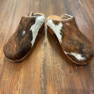 Oscar Sport
Ponyhair Animal Print Mules
Women's Size: 7.5 Made in Italy